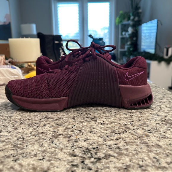 Women’s Nike Metcon 9 vivid purple, never worn. - Picture 7 of 8